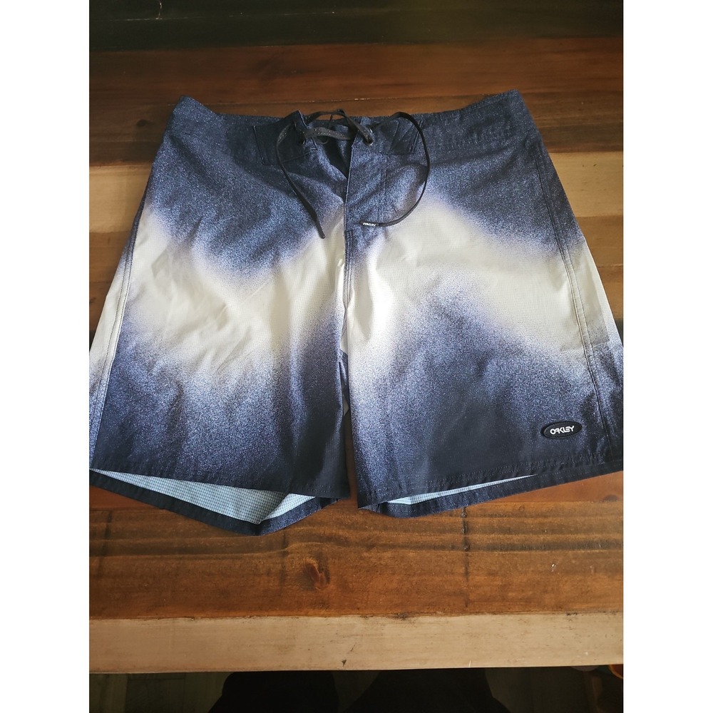 Oakley Performance Fit Board Shorts Men's 32 Blue White Gradient Swim Trunks 033